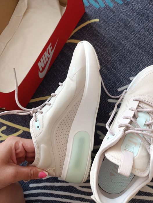 Оригинални маратонки Nike!