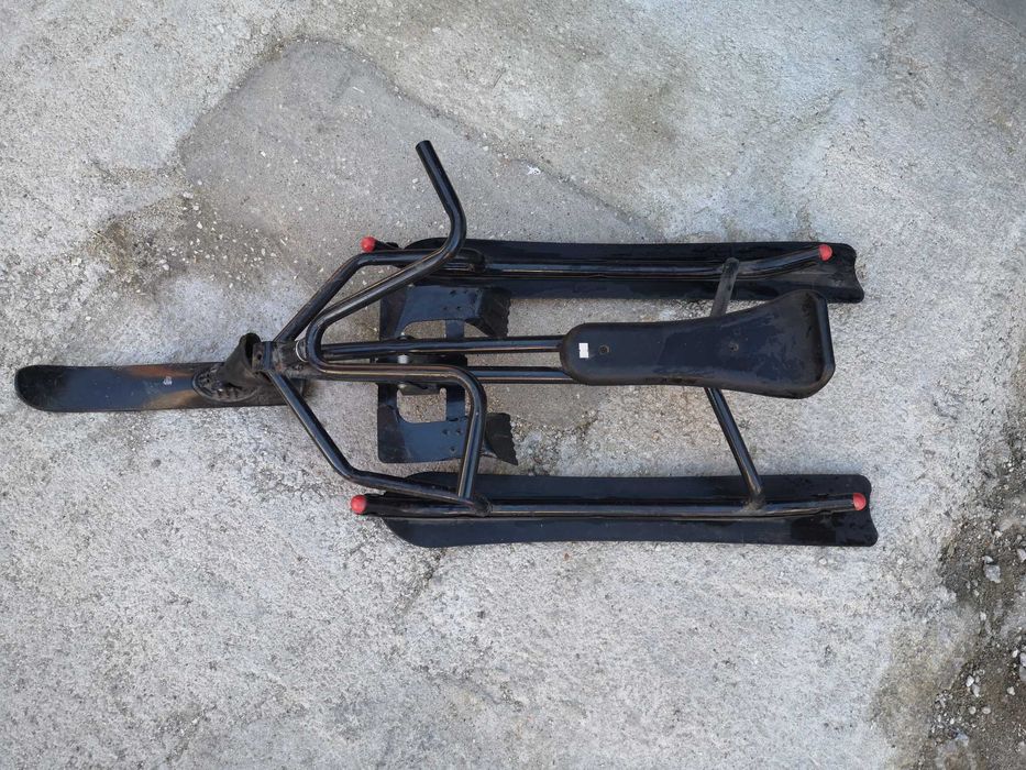 Детска шейна със ски