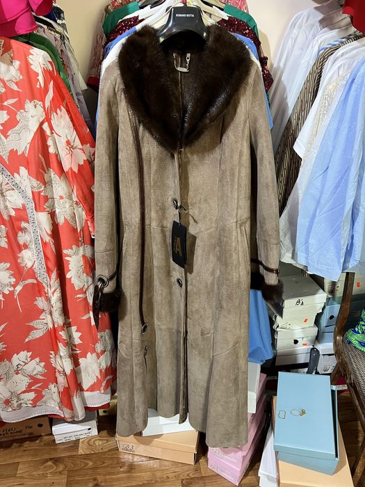 Продается новая натуральная дубленка