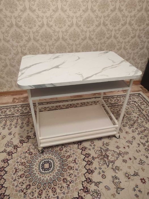 Продам передвижной стол.