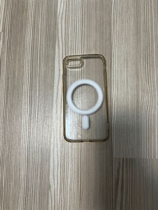 Продавам използван калъф за iPhone SE