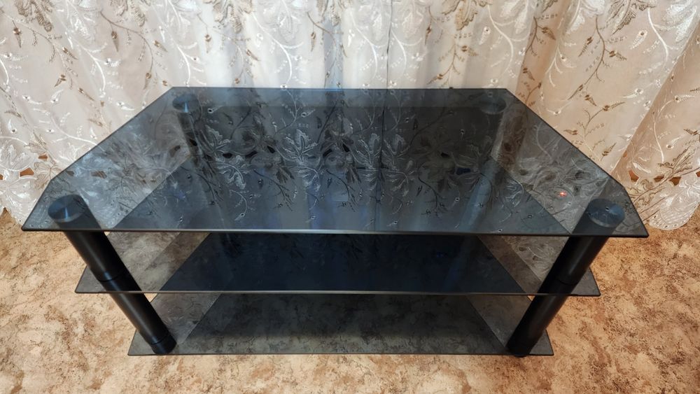 Продам телевезионную тумбочку.