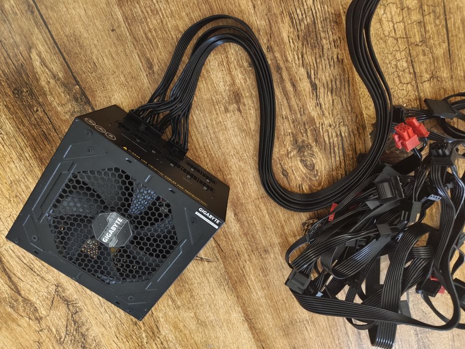 Sursă Modulară Gigabyte P750GM, 750W, 80+ Gold