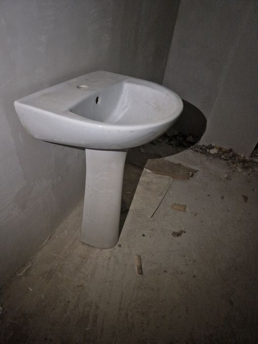 Продам Умывальник с пьедесталом