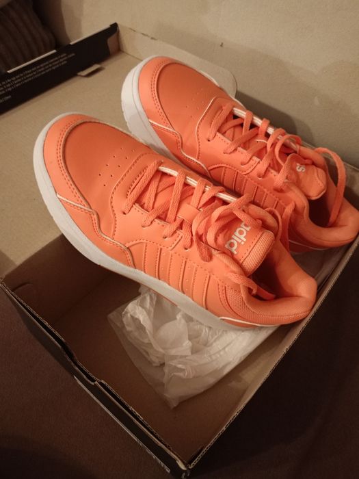 Маратонки Adidas 38 номер носени веднъж.