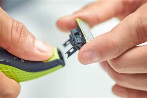 Тример PHILIPS ONEBLADE QP2520/30, ДВЕ НОЖЧЕТА, Зарядно, Нов!