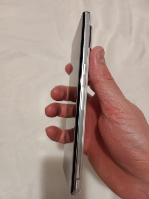 Google Pixel 7 Pro - 256GB + 2 încărcătoare wireless