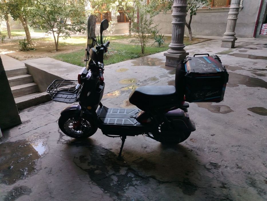 Elektro sukuter sotiladi