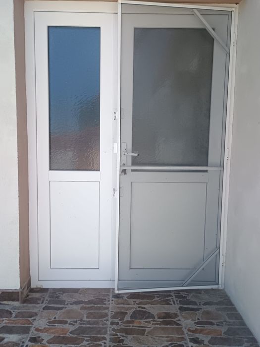 Vând Ușa 2070/1480 cu plasa