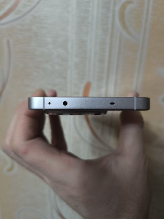 One Plus Ace 5 Silver 12/256 Global Holati ideal Yangide Kam ishlagan