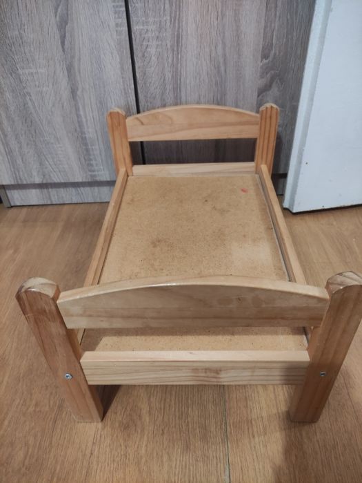 Дървено легло за кукли