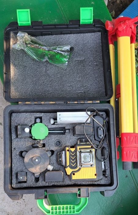 Уровень лазерный DeWalt в идеальном состоянии. Есть доставка.