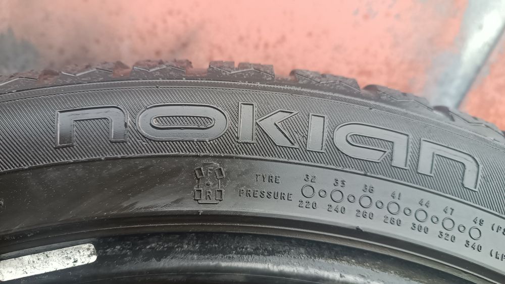 275/40/20 Nokian