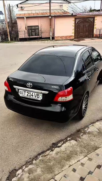 Tayota Yaris sotiladi .