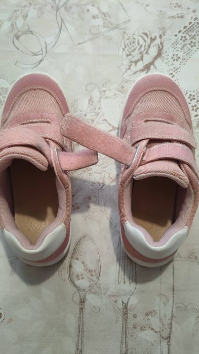 Два чифта детски маратонки Sketchers и Колев и Колев