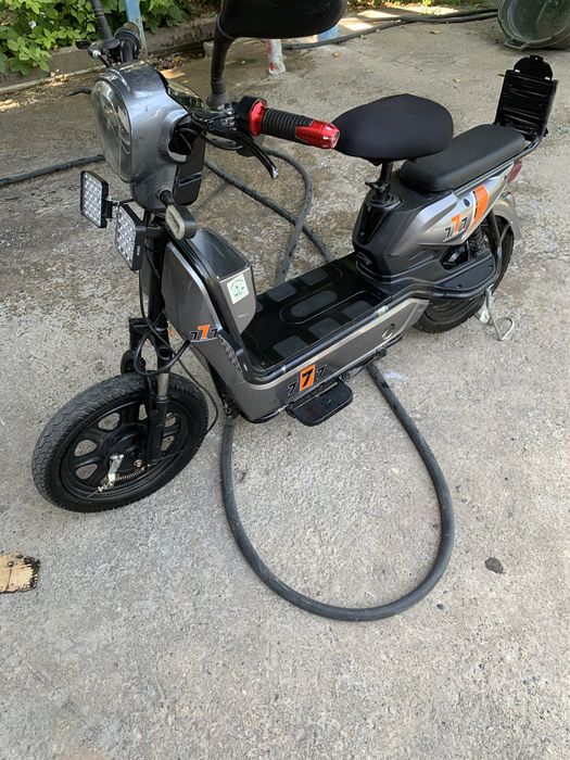 Продается скутер 777