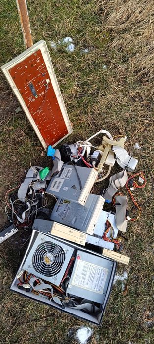 Vând placi vechi de PC