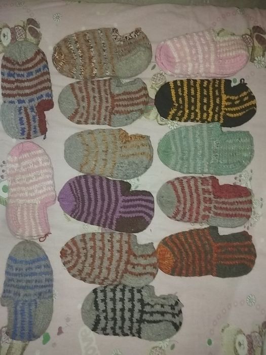 Продаются вязаные носки и следки.