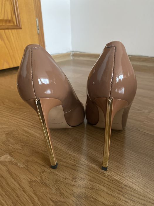 Продам бежевые лодочки