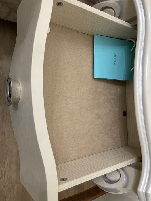 В продаже комплект мебели