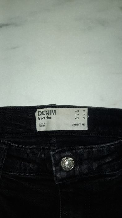 Blugii skinny Bershka