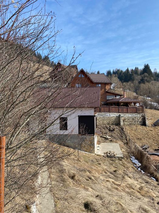 Vând cabană la munte