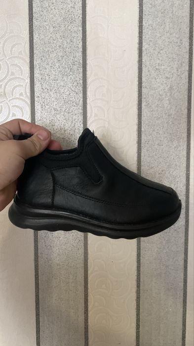 Продам обувь для 8-9 лет)