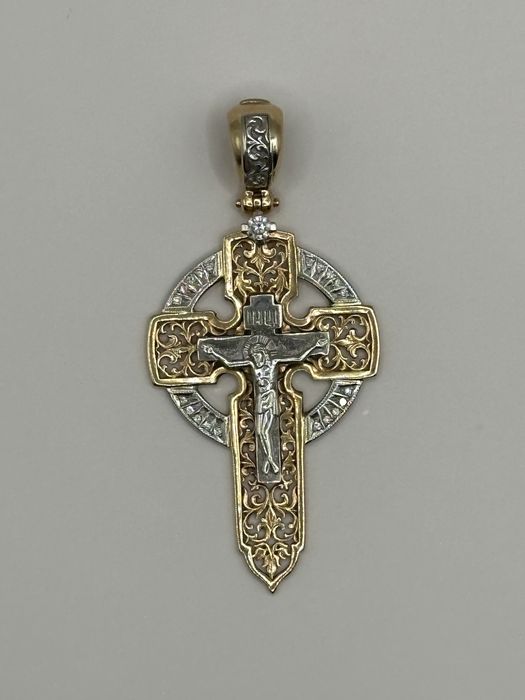 Золотой крест с брилиантами