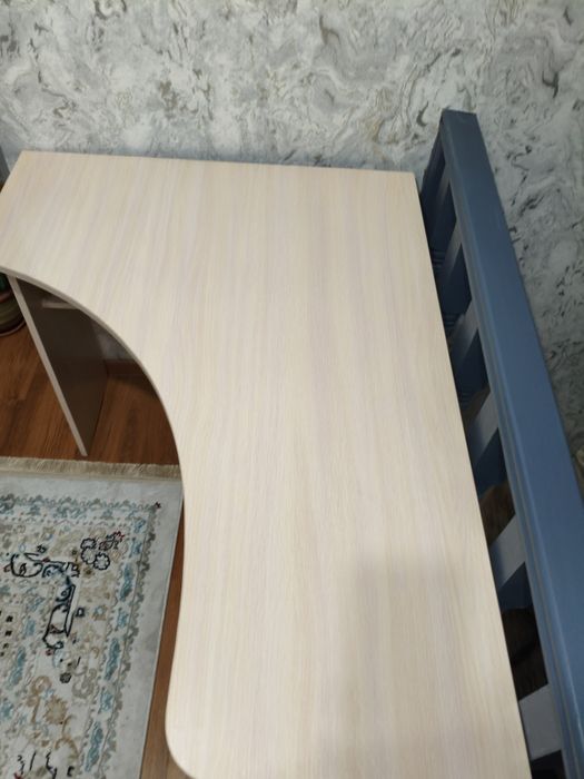 Продам стол угловой