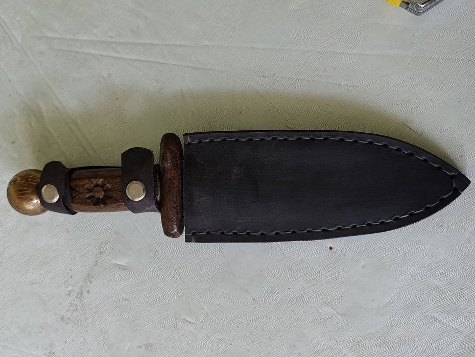 Стара ръчно изработена кама