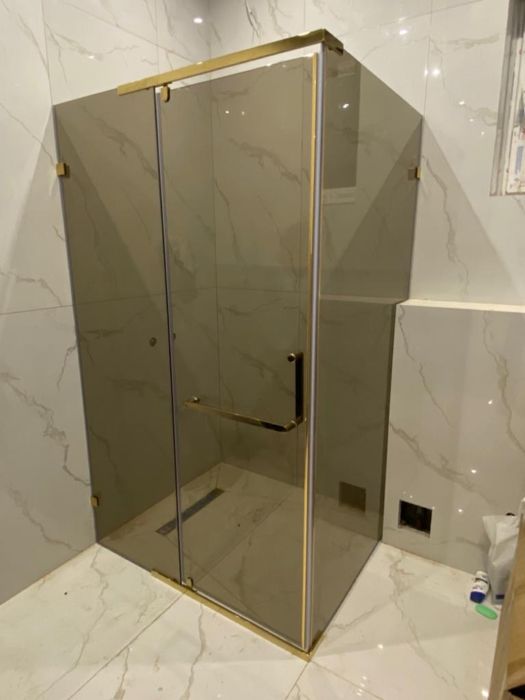 Стеклянные душевые кабины