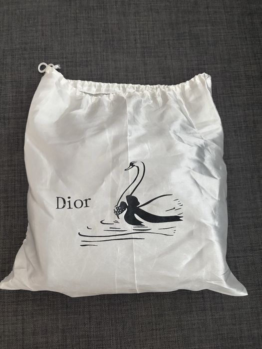 Чантичка Dior в черно