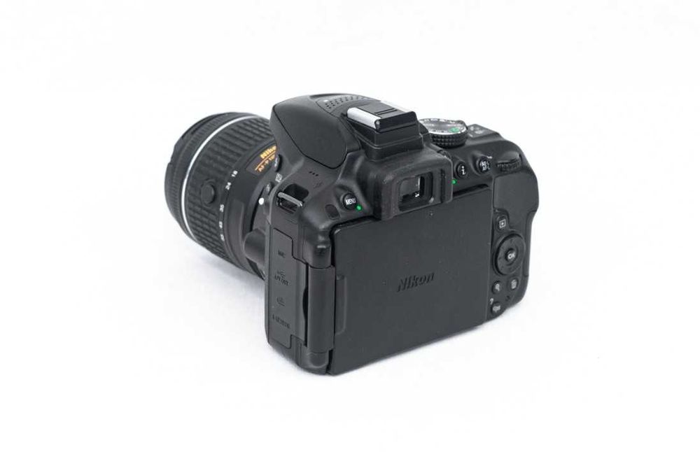 Nikon D5300 - Kit + 18-55mm - 2.400 de cadre - Aparat foto DSLR