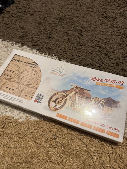 Motocicletă din lemn