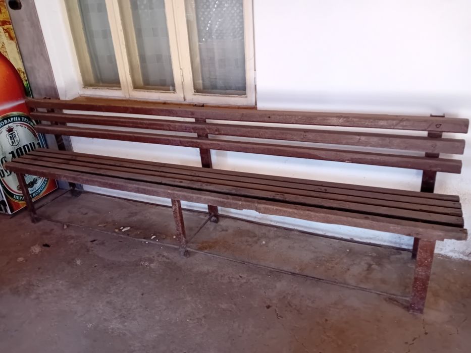 Масивна пейка за градината