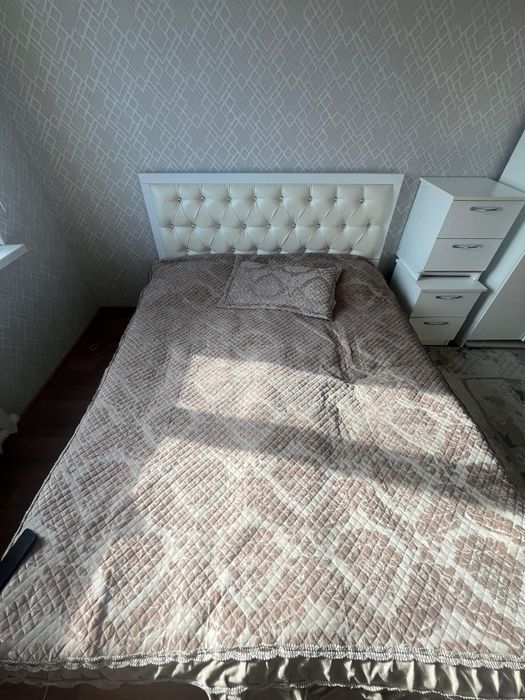 Спальный гарнитур продаётся