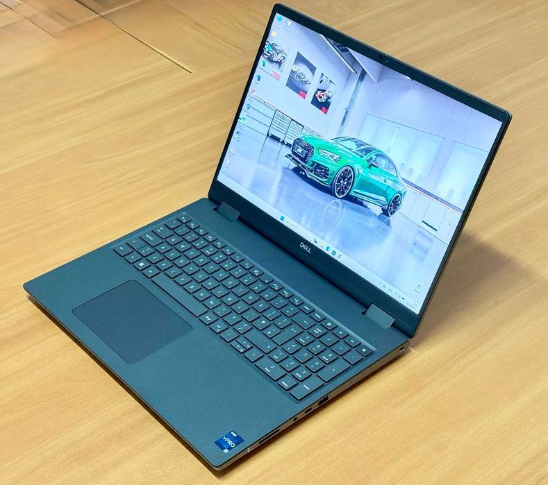 Dell Precision 7670 / i7-12850HX / 32GB DDR5 CAMM / 512GB SSD / RTX A1000 4GB / 16.0" FHD+