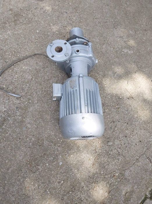 Трифазна водна помпа