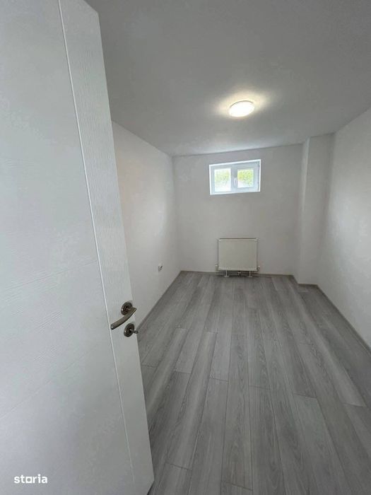 De vanzare casa in Roman cu 3 camere, suprafata teren 360mp,  89.000e