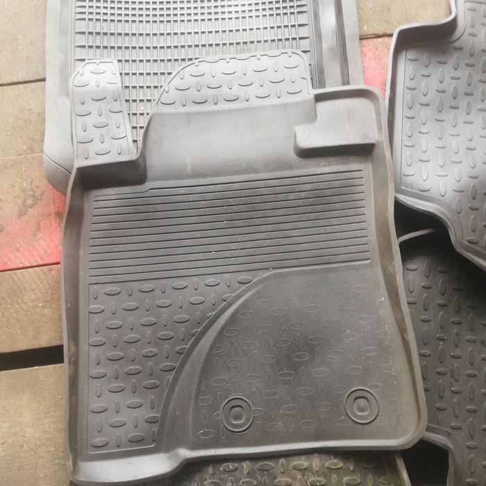 Коврики унирсальные в автомобиль