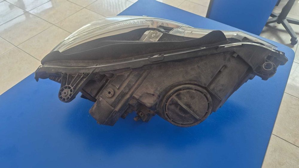 Far xenon Mercedes  E212  2009-2013 Partea stânga A 212 820 1959KZ