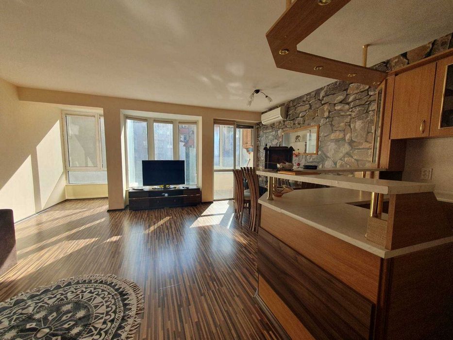 Дава се под наем Тристаен апартамент в Бургас, Център - 85 кв.м за 255 € - Снимка #1