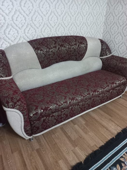 Продам 2 дивана большой и малый