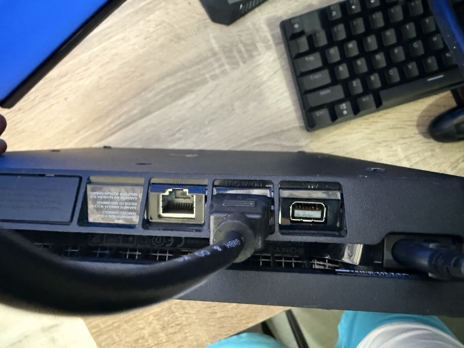 playstation 4 със два джойстика
