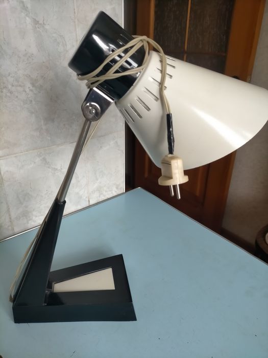 Продаётся настольная лампа