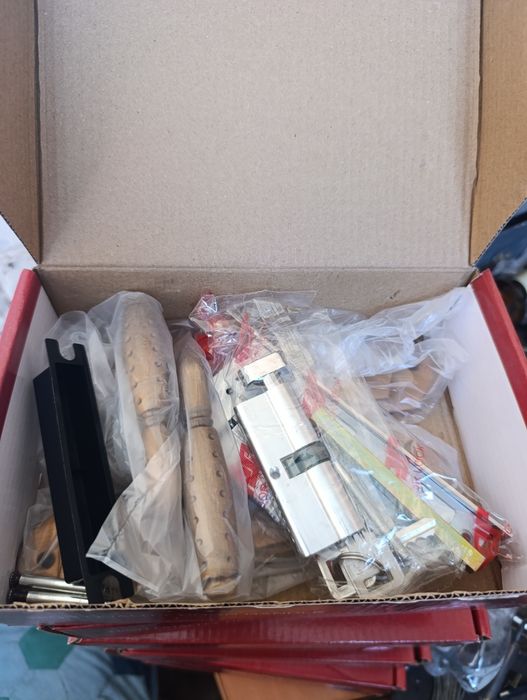 Продам дверные ручки