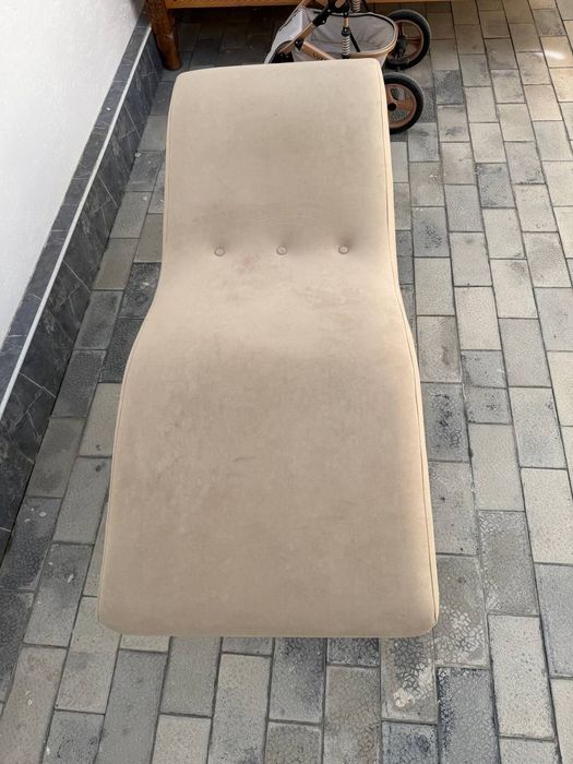 Srochna kreslo bilan kushetka sotiladi