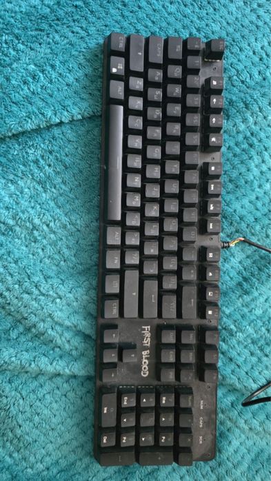 2 клавиатуры в хорошем состоянии