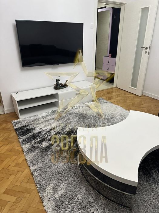 Дава се под наем Двустаен апартамент в Пловдив, Център - 70 кв.м за 500 € - Снимка #2