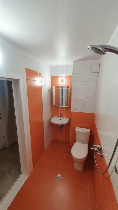 Под наем просторен 3 стаен партерен в кв. Витоша  с обзавеждане